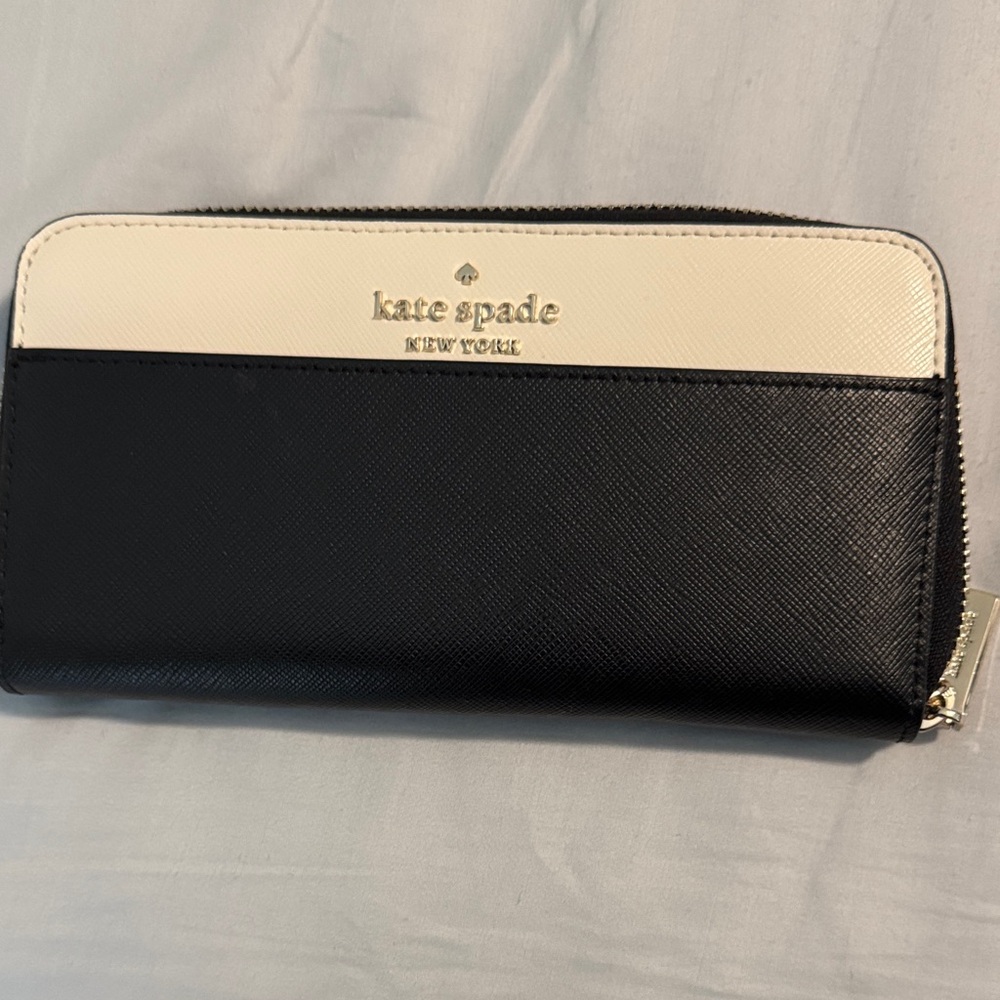 Kate Spade Black and Cream Zip Wallet